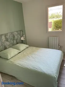 Appartement rénové avec piscine, plage 2mns à pied - Image 4