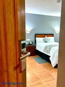 ACCEL Hotel La Quinta - Image 2