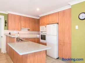 1 54 Parkes Street - Image 3