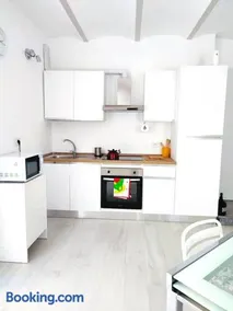 Ambroeus Apartmens Casa Spaziosa in centro Paese - Image 3