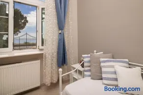 Luna Apartments - Image 2