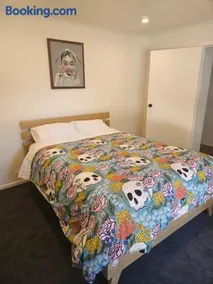Bright, central and private home in Frankston - Image 1