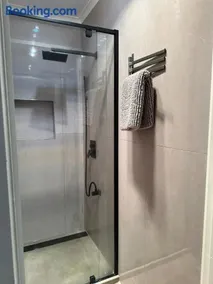Cozy Modern Werribee house with all Amenities - Image 3