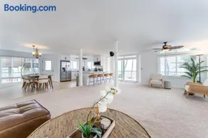 Hale Kahakai - Oceanfront Retreat - Direct Beach Access - Image 2