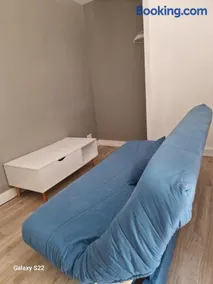 Quiet two bedroom apartment which is accessible and convenient in the centre of gap - Image 3