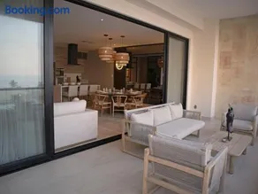 Beachfront apartment - Image 2