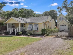Rockport Bungalow - Image 2