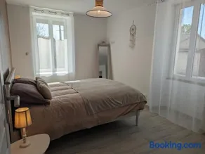 Maison en pierres rénovée avec jardin, terrasse, 3 chambres, proche village, nature paisible, équipements complets - Image 4