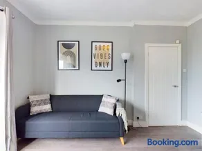 Comfortable 3 Bedroom House Sleeps 5 With WiFi - Image 1