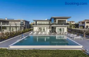 Villa Sara for 10 people near Novigrad with sea view and salt- water pool - Image 2