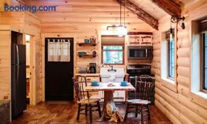 Treehouse #5 by Amish Country Lodging - Image 3