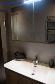 Ariadnis Spacious 3Bd home, 10 mins to Airport, Port, Beach - Image 5