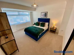 Mackets House - Hunts Cross - Sleeps 7 -Parking - Image 5
