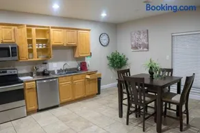 Ground Floor, 3BR 2BA, Sleeps 8, Kitchen, WD -F- - Image 3
