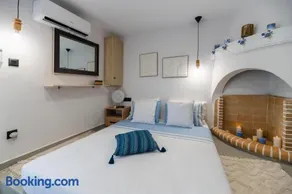 Figaro Traditional House - Image 1