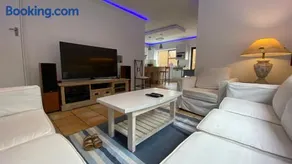 Charming Sea Side Sun Apartment - Image 4