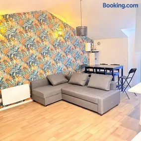 Family apartment with terrace near Paris - Image 1