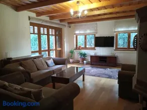 Four Seasons Villa - Image 1