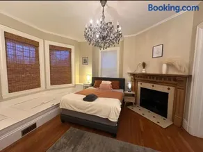 -No42- Elegant Room In A House - 20 Min Drive To Downtown & 10 Min Walk To Commuter Rail At Newton Boston - Image 1