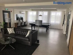 Luxurious Apartment in Brossard with Terrace - Image 1