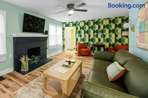 4BR, Home Theater, near Spooky Nook Sports Complex - Image 3