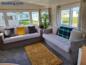 Parkdean Kessingland Beach Holiday Chalet - Image 4