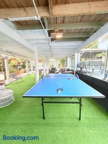 Large Coastal Home in the Heart of the Entrance! Sleeps 18 - Image 5