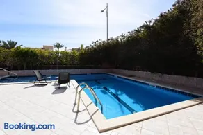 Flintstone Guest House בית ההארחה בן 11 החדרים אינו וילה פרטית אתם מזמינים רק חדרים לא את כל הוילה - Image 5