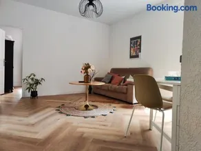 LE PETIT ANGLE APPARTEMENT 2 Pièces, plein centre ville, près de la gare jusqu'à 4 personnes - Image 3
