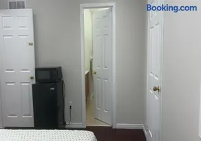 Beautiful private Room near Toronto pearson Airport - Image 5