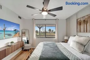 LakeView Fresh and New Bass N Sun King Bed Pool - Image 3