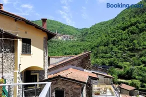 Panoramic Apartment with Balcony and Terrace - Image 3