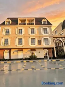 شقة فاخرة 3 غرف الماجدية ريزدنس حطين مسبح وجيم Luxury 3BR Al Majdiyah Residence Hiteen Pool Gym - Image 1