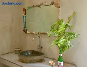 Slow Loris Cabin - Image 2