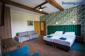 Luxurio rooms with baths - Image 5