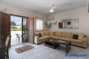 Triovasalos House - Image 3