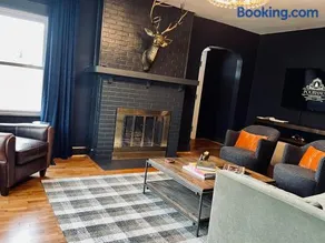Stylish 3BR with Patio Walk to State Capitol - Image 3