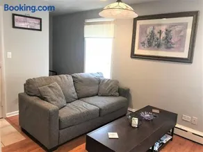 Apartment Sleeps 4 with Free Parking - Image 5
