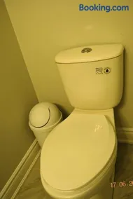 Comfortable 3 bedroom basement apartment - Image 5