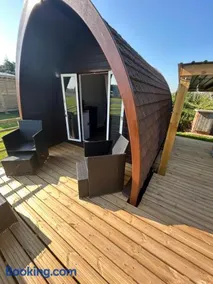 Dolafon luxury glamping pod 1 with hot tub - Image 3