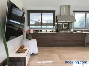 Paradise Country Living Executive Suite - Image 3