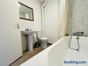 Spacious 3 Bed Flat in Greenwich - Image 1