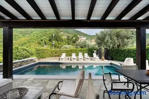 Villa Daphne Pool And Jacuzzi - Image 4