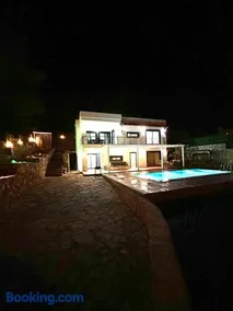 Bodrum Kızılağaçta özel havuzlu geniş bahçeli lüks Villa - Image 5
