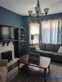 8BR Luxe Family Escape, Arcade, Gazebo & Patio - Image 2