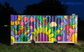 Stylish Container Stay Near Dallas - Hidden Trail - Image 1