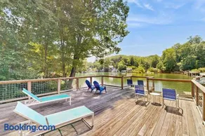 Lake Lure Lakefront House Private Dock Multiple Decks Kayaks Mountain Views Gameroom - Image 2
