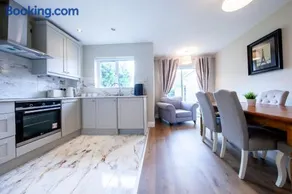 Modern 3-bed house near Dublin Airport - Great for families - Image 5