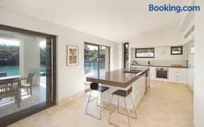 Canalfront Retreat, Private Jetty & Pool - Image 3