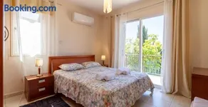 Villa Albina - Elegant 3BR Retreat with Private Pool near Coral Bay - Image 3